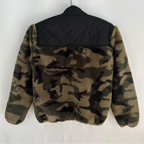 Rails ~Wesley Faux Fur Camo Jacket in size Small - Picture 7 of 13